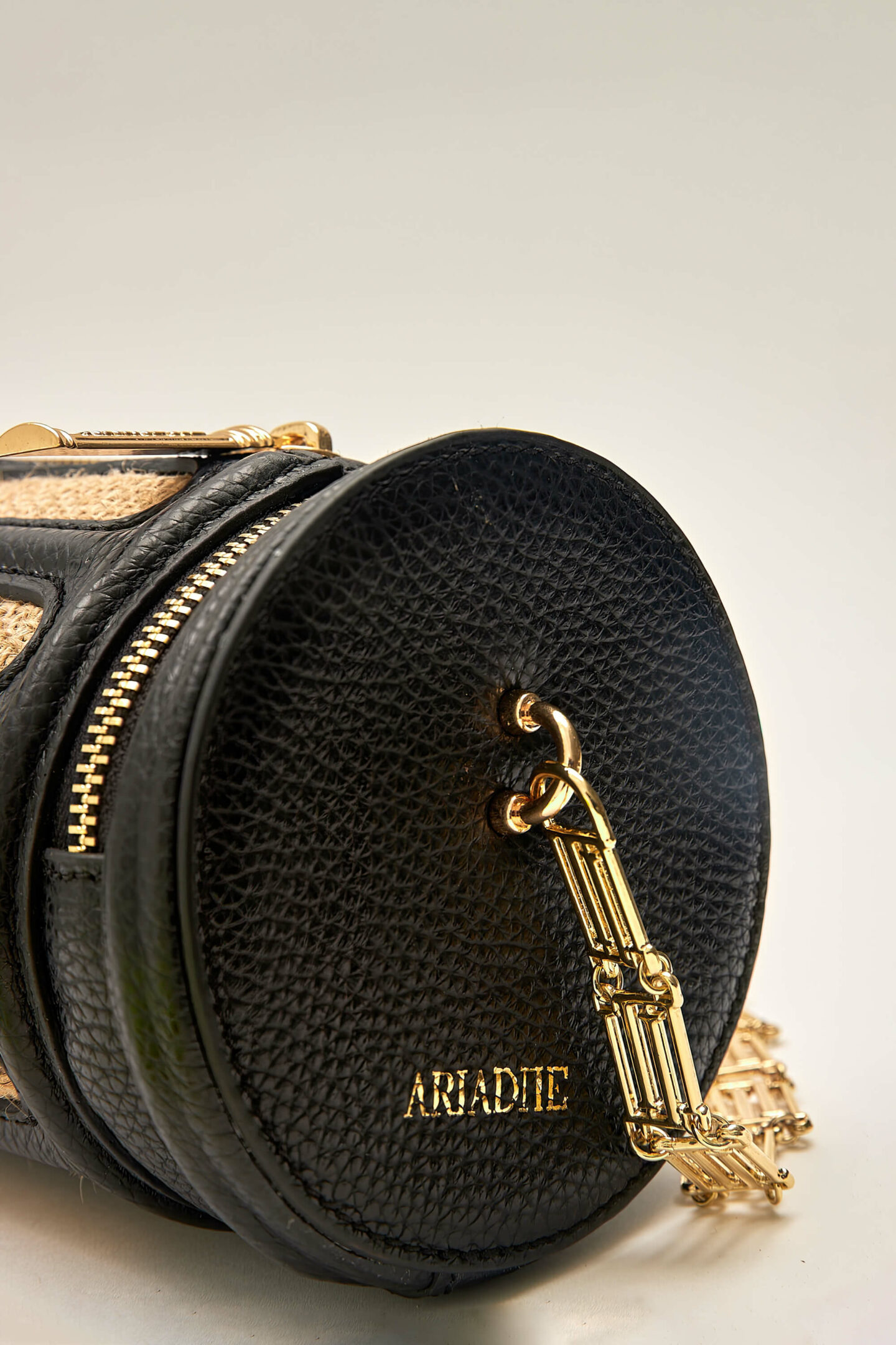 DORIC BLACK - Image 5