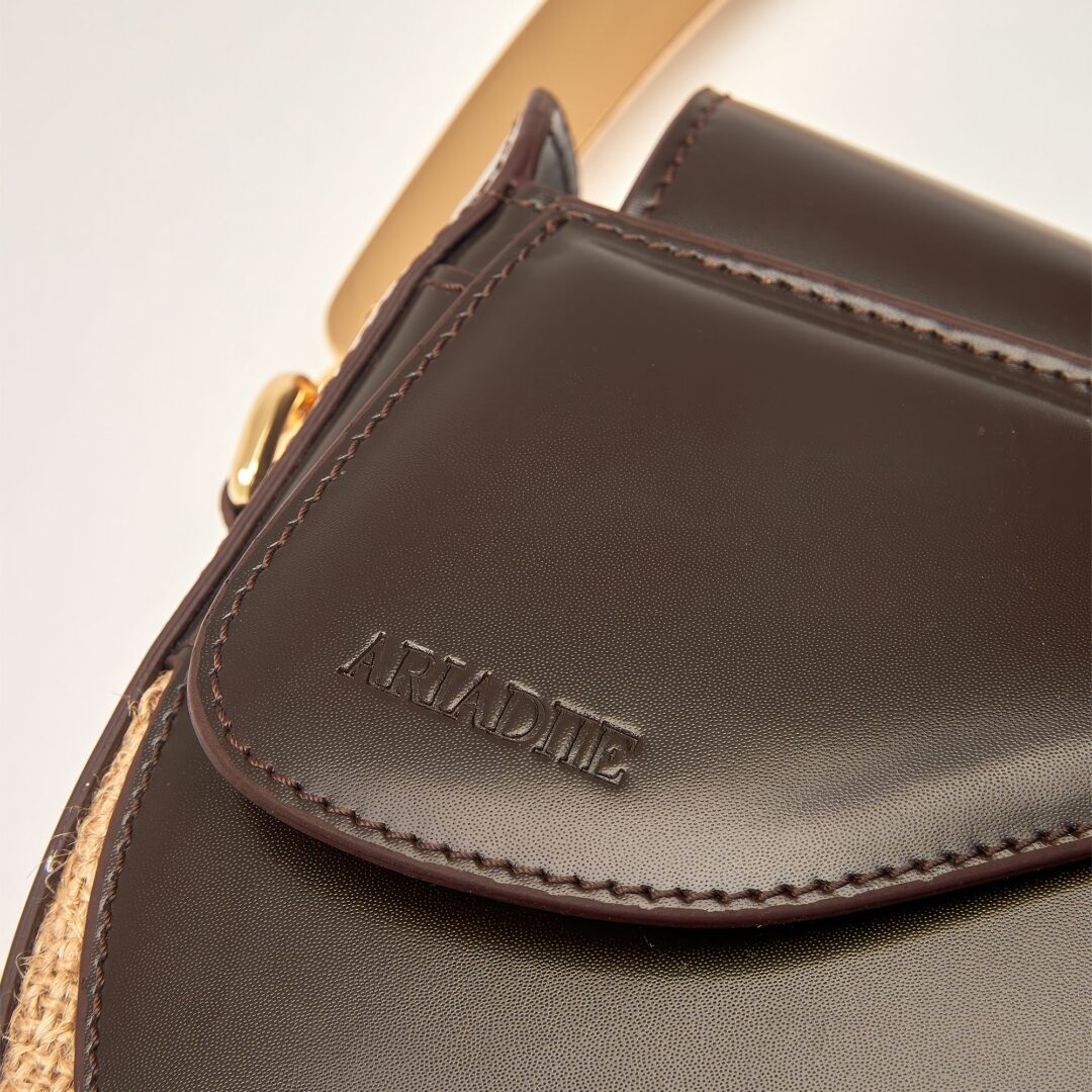 HELIOS WALNUT BROWN 11 6 Ariadne Ecom 0015 31 10 2023 Aestas11 01 2024 Ariadne Stilllife Pep Bornova15221 Pep Bornova gigapixel standard scale 2