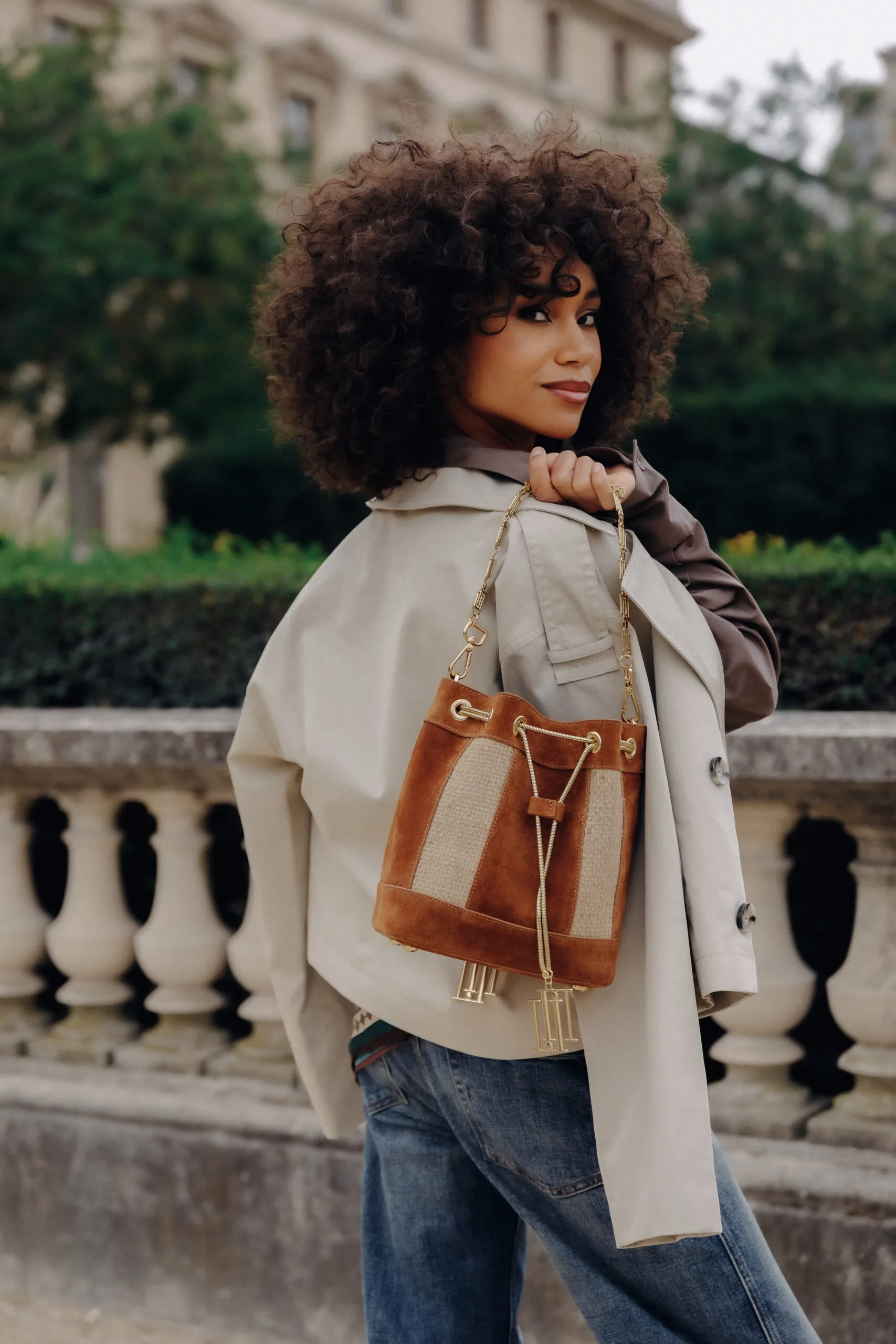 THEMIS AMBER SUEDE - ARIADNE ® Official Site THEMIS AMBER SUEDE - ARIADNE ® Official Site
